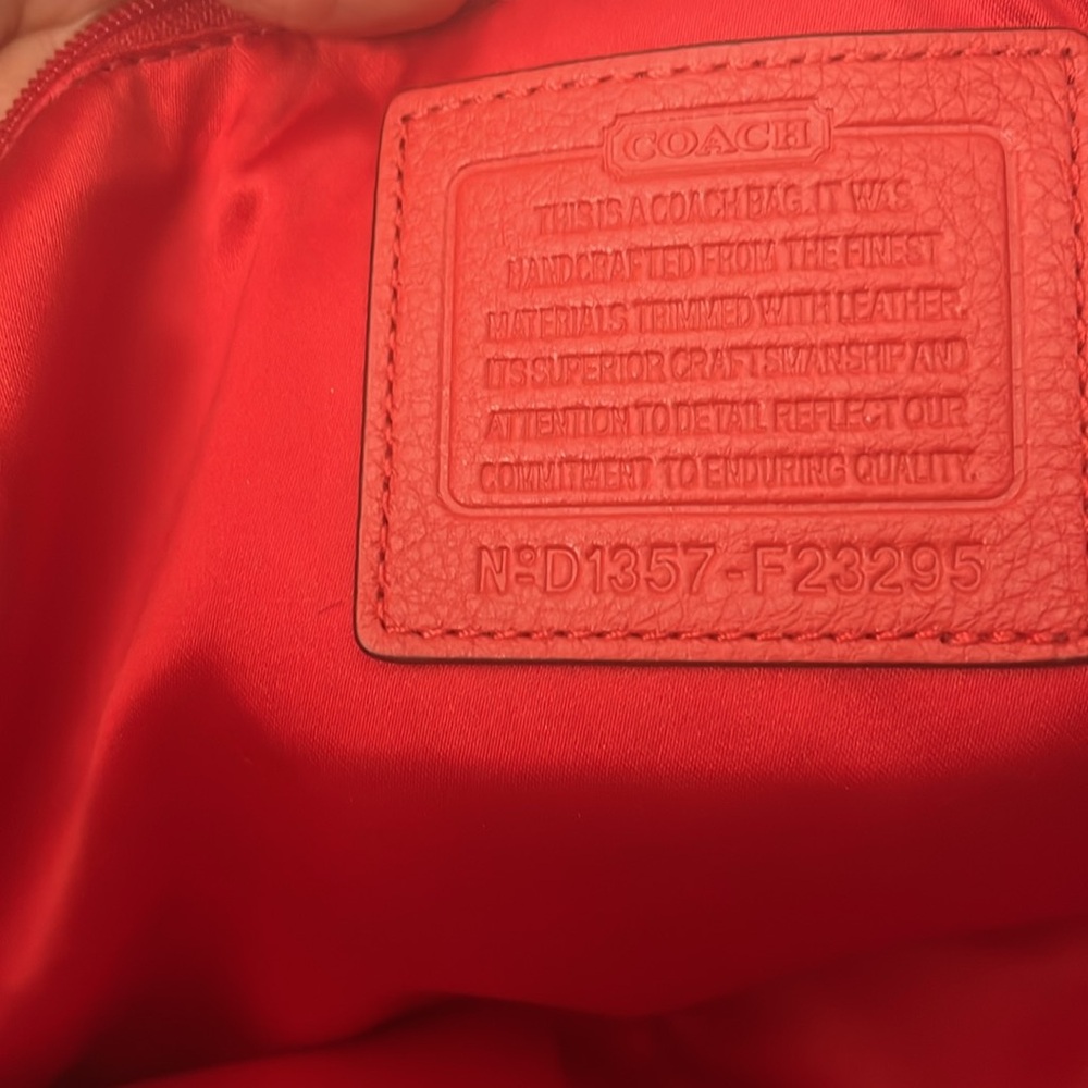 Hermosa bolsa Coach roja /café Solo Una vez usada - Picture 8 of 9